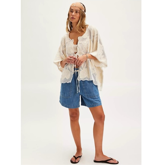 Free People Bohemian Beach Ethereal Cottage Lace Willow Tie Front Cape Kimono OS - Picture 8 of 15